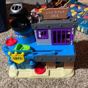 Bikini Bottom Jail Playset - Blue, Red, Green